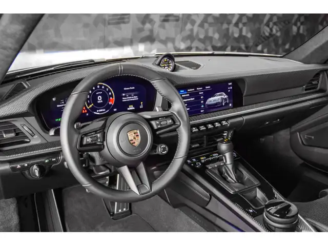 Porsche 911 view 8