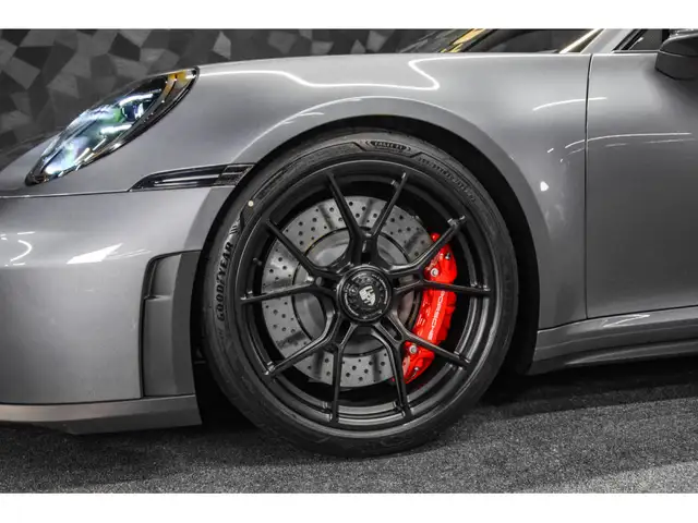 Porsche 911 view 15