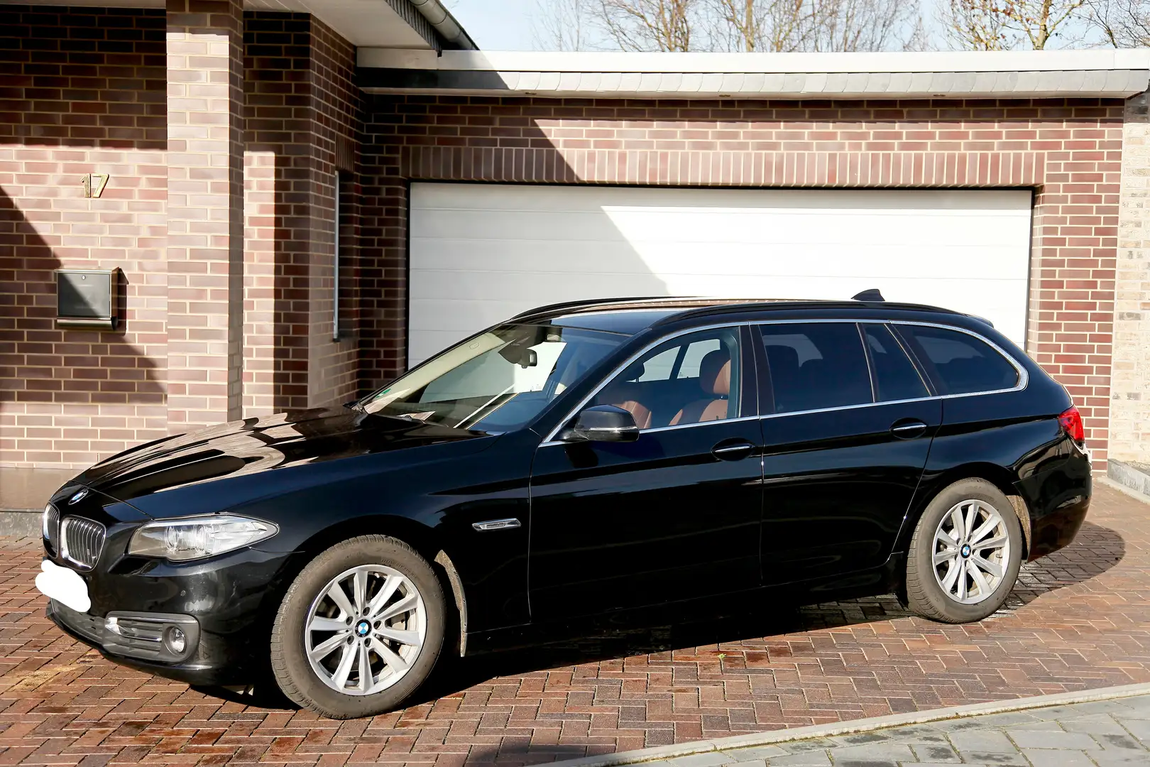 BMW 530 530d xDrive Touring Aut. Luxury Line Schwarz - 2
