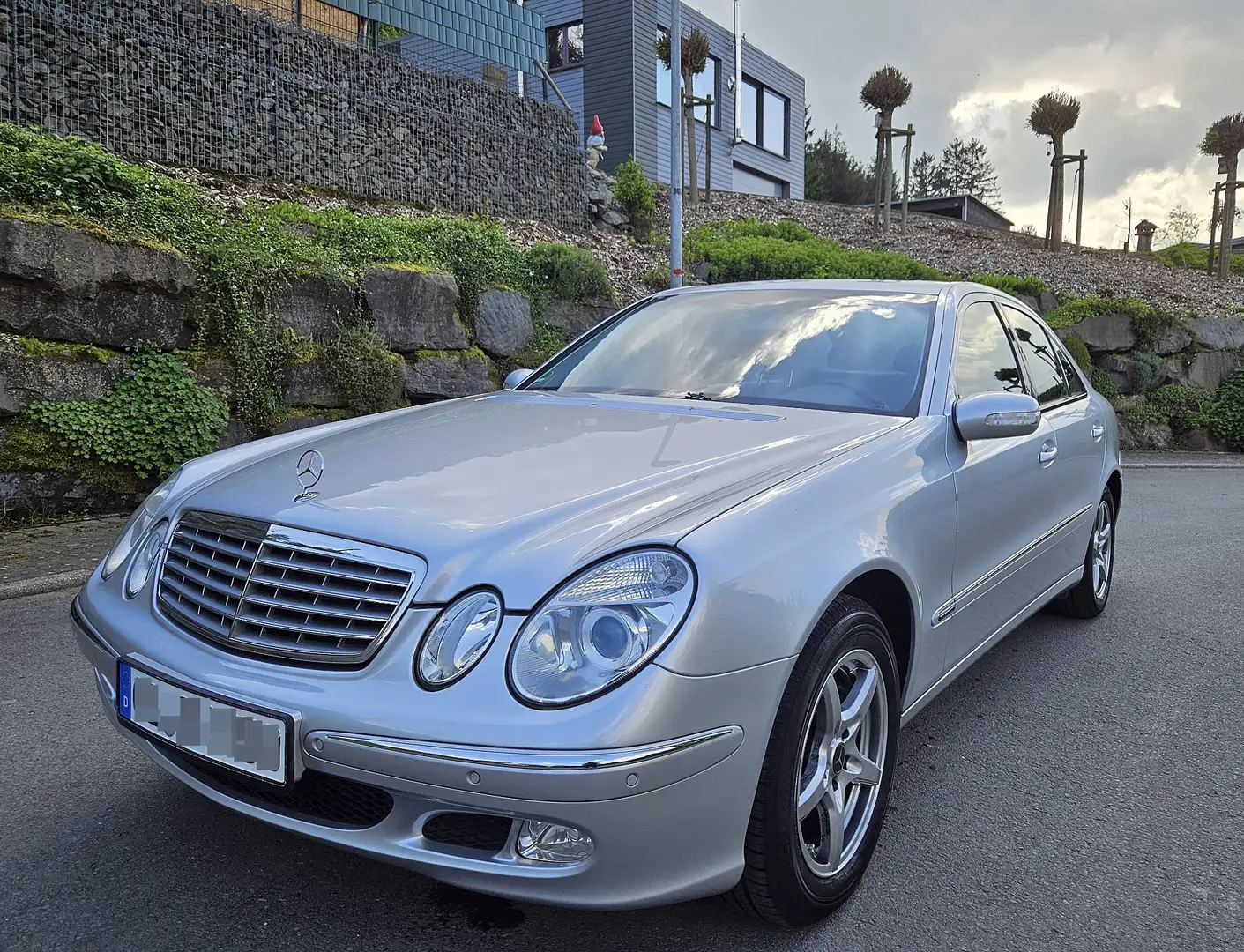 Mercedes-Benz E 240 Avantgarde*TOP*HU2027*VOLLAUSST.*8FACH* Plateado - 1