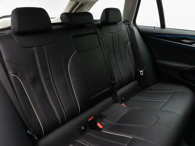 BMW 5 Series view 30