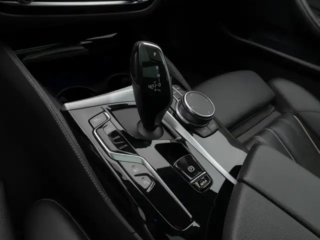 BMW 5 Series view 23