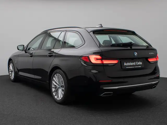 BMW 5 Series view 9
