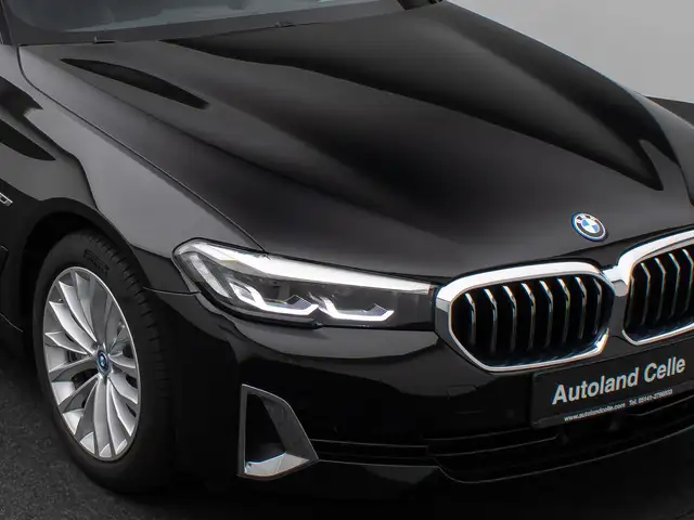 BMW 5 Series view 19