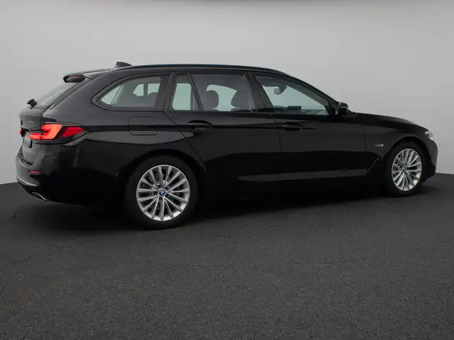 BMW 5 Series view 6