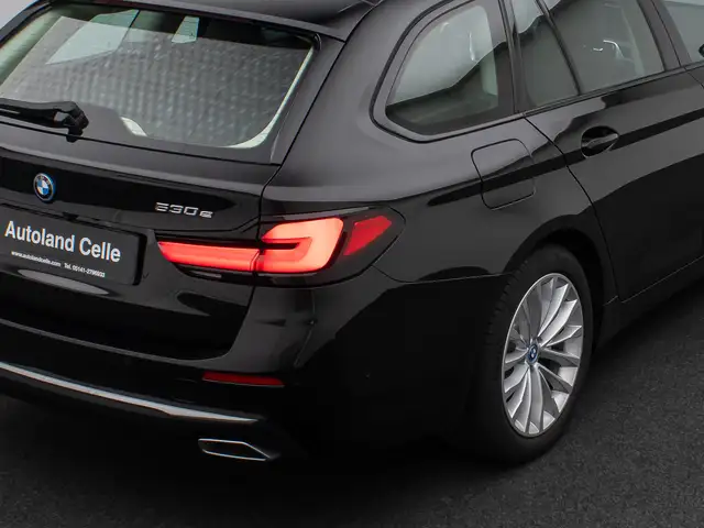 BMW 5 Series view 16