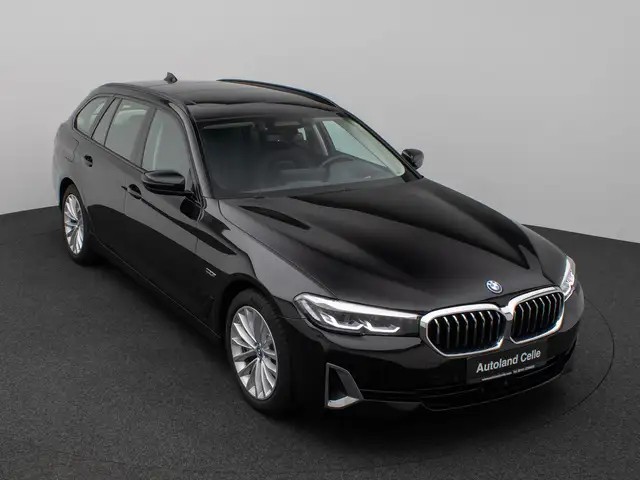 BMW 5 Series view 3