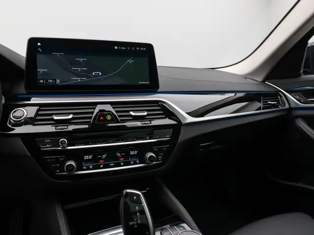 BMW 5 Series view 22