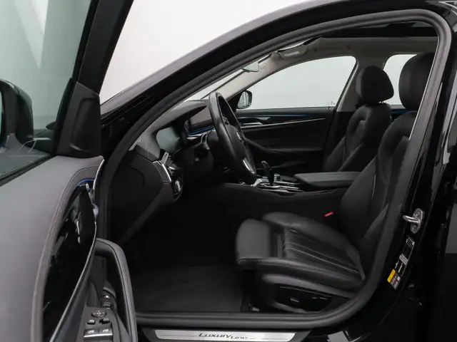 BMW 5 Series view 20