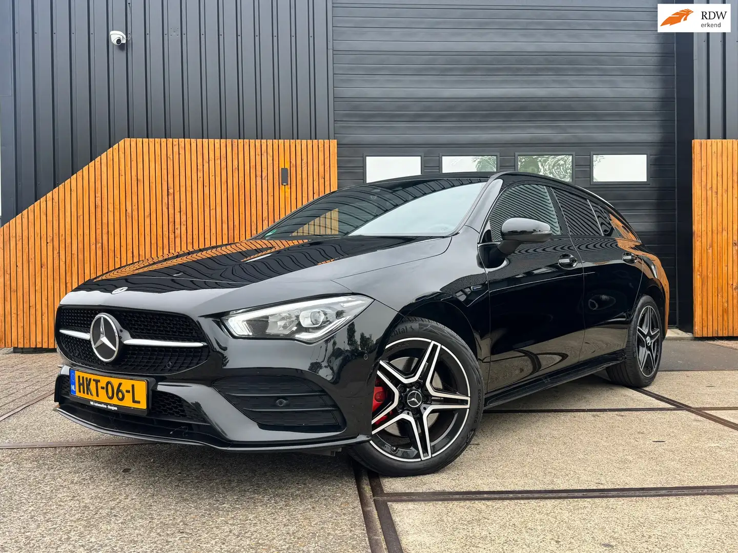 Mercedes-Benz CLA 250 Shooting Brake 250e AMG dealer onderhouden | carpl Чорний - 1