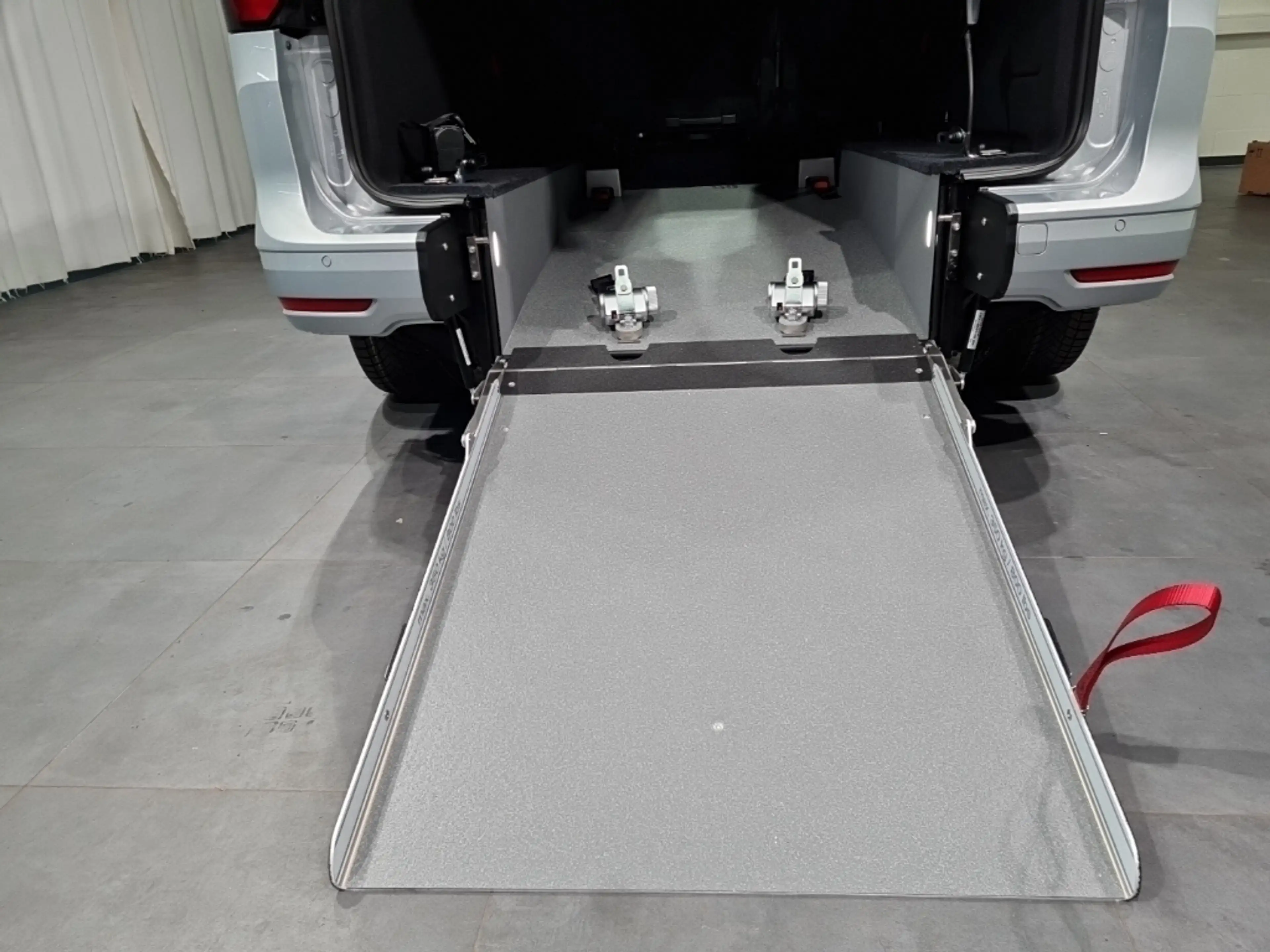 Ford Tourneo Connect L2-Titanium "AMF Rollstuhl-Umb." — photo 15