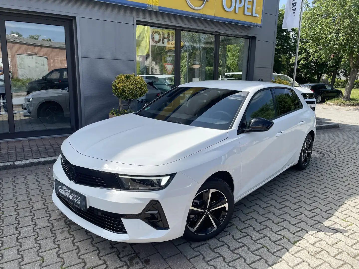 Opel Astra 1.2 Turbo GS Weiß - 1
