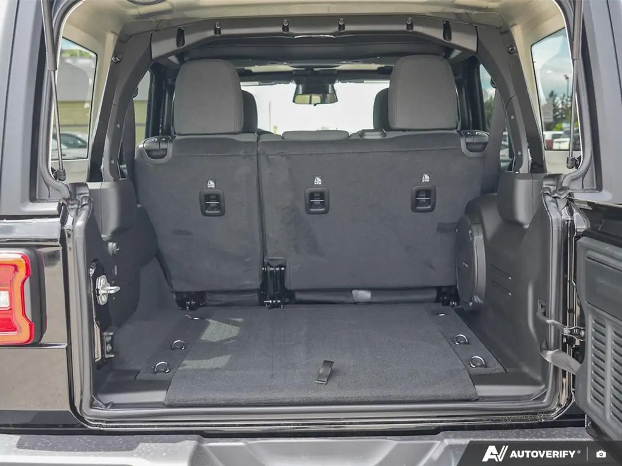 Jeep Wrangler photo Jeep Wrangler