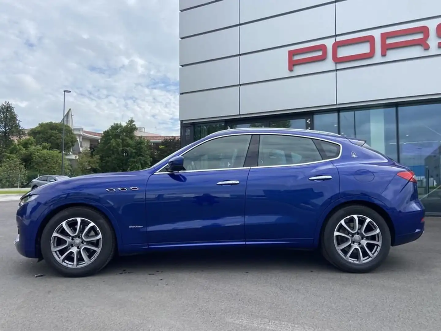 Maserati Levante V6 350 CV AWD Granlusso Modrá - 2