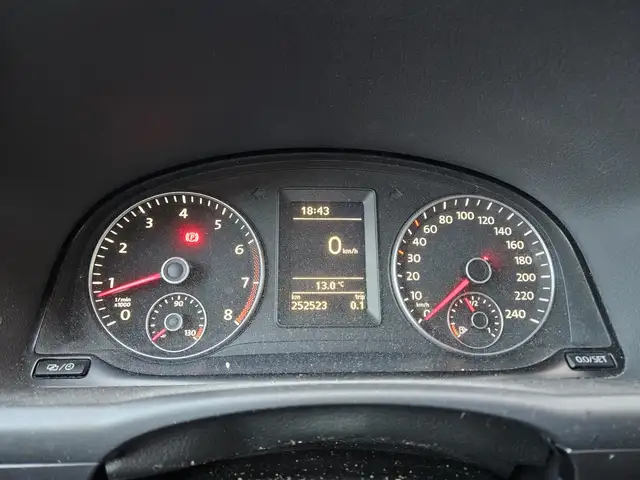 Volkswagen Touran view 8