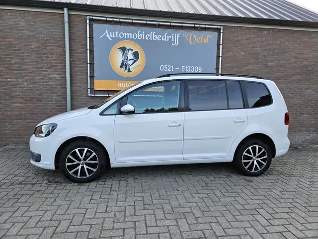 Volkswagen Touran view 3