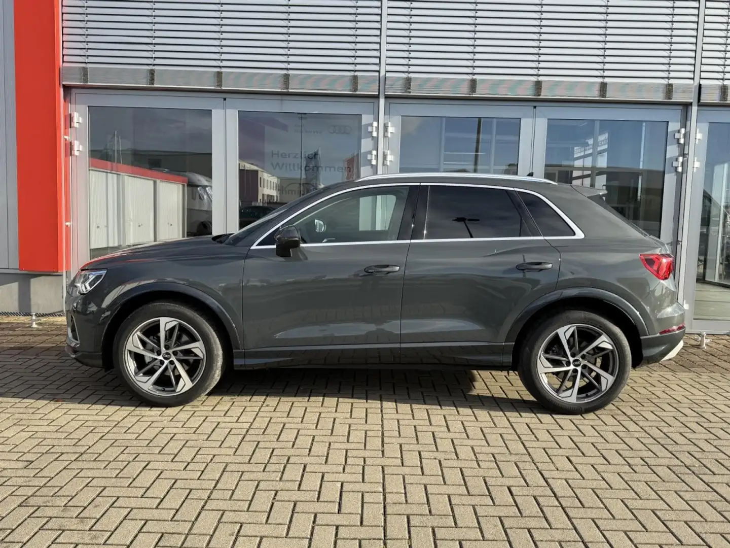 Audi Q3 advanced 35 TFSI S tronic AHK, KAMERA, VIRT, Grau - 2