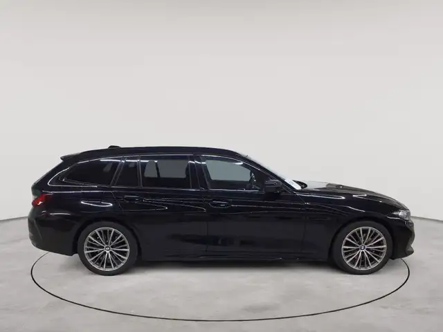 BMW 3 Series view 3