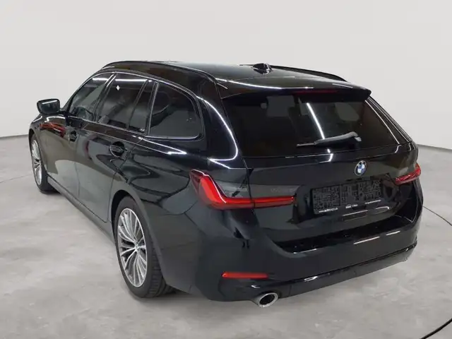 BMW 3 Series view 5