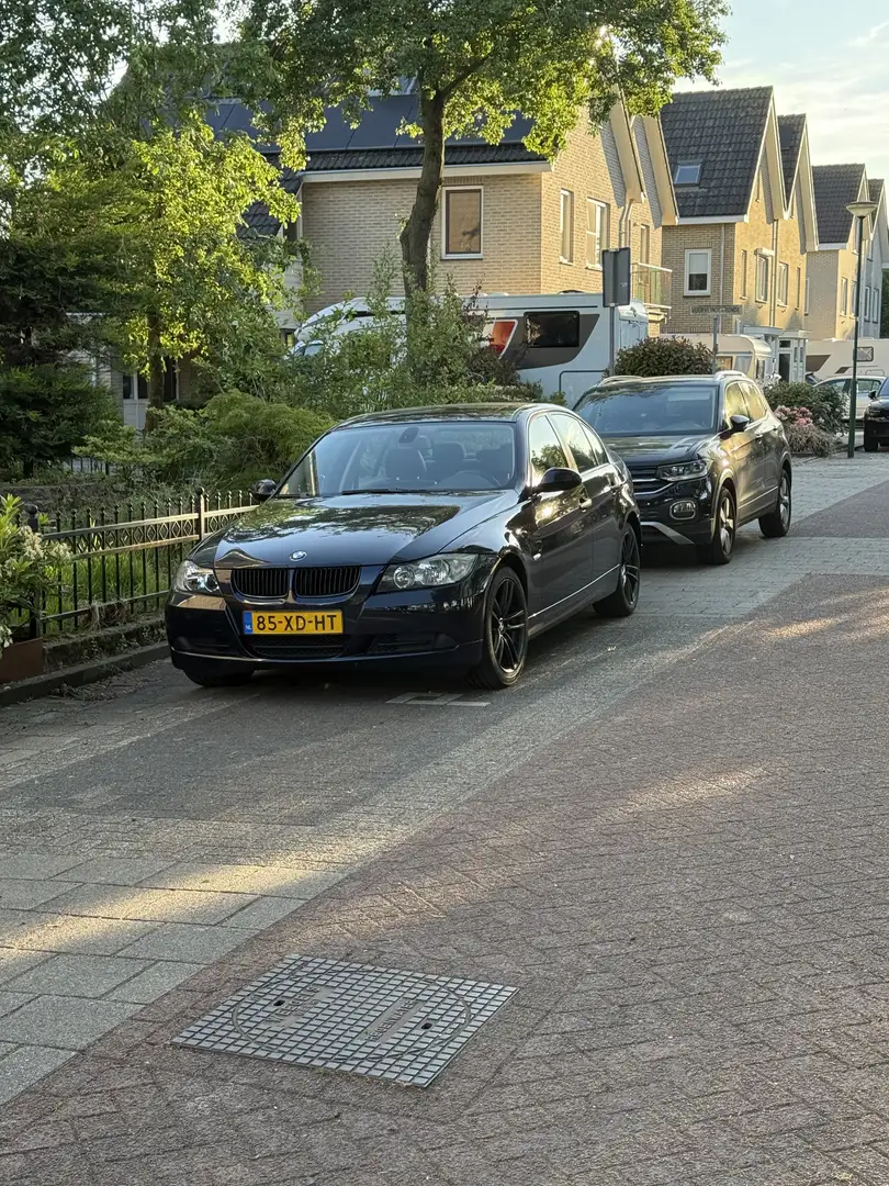 BMW 330 320i Executive Blauw - 1