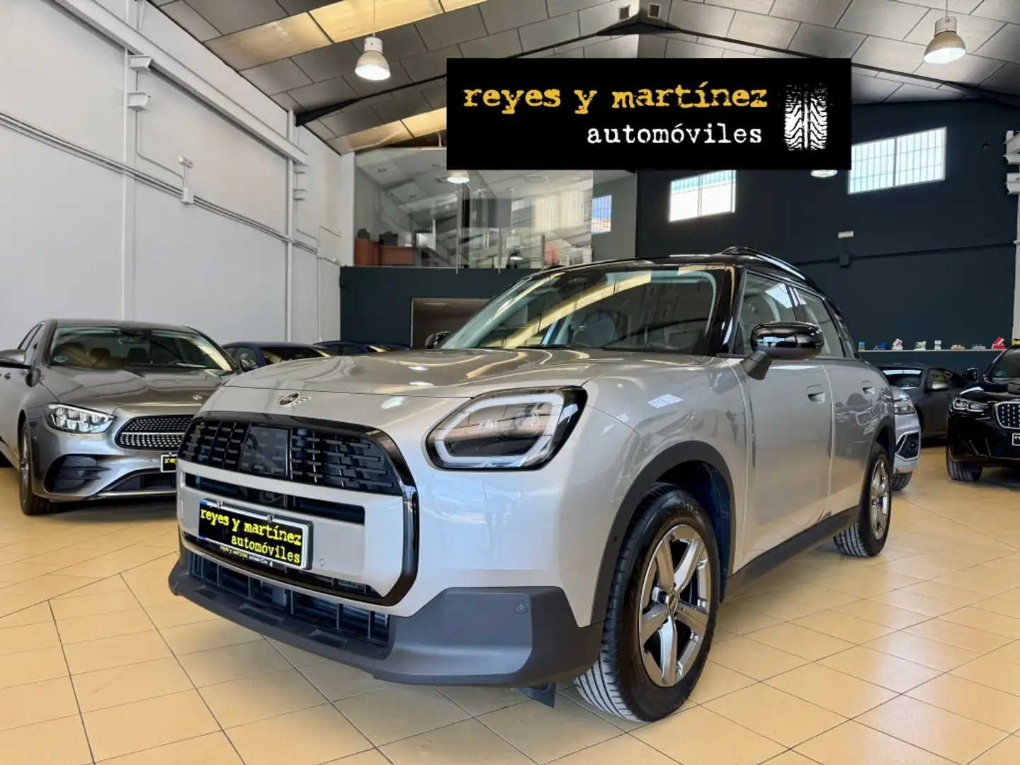 MINI One Countryman C Classic Gris - 1