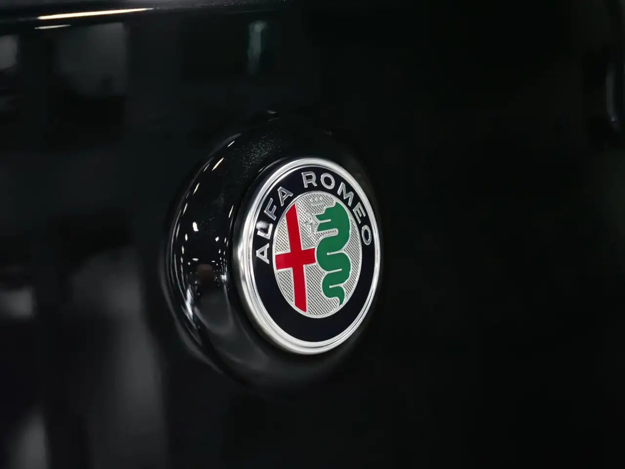 Alfa Romeo Stelvio снимка Alfa Romeo Stelvio