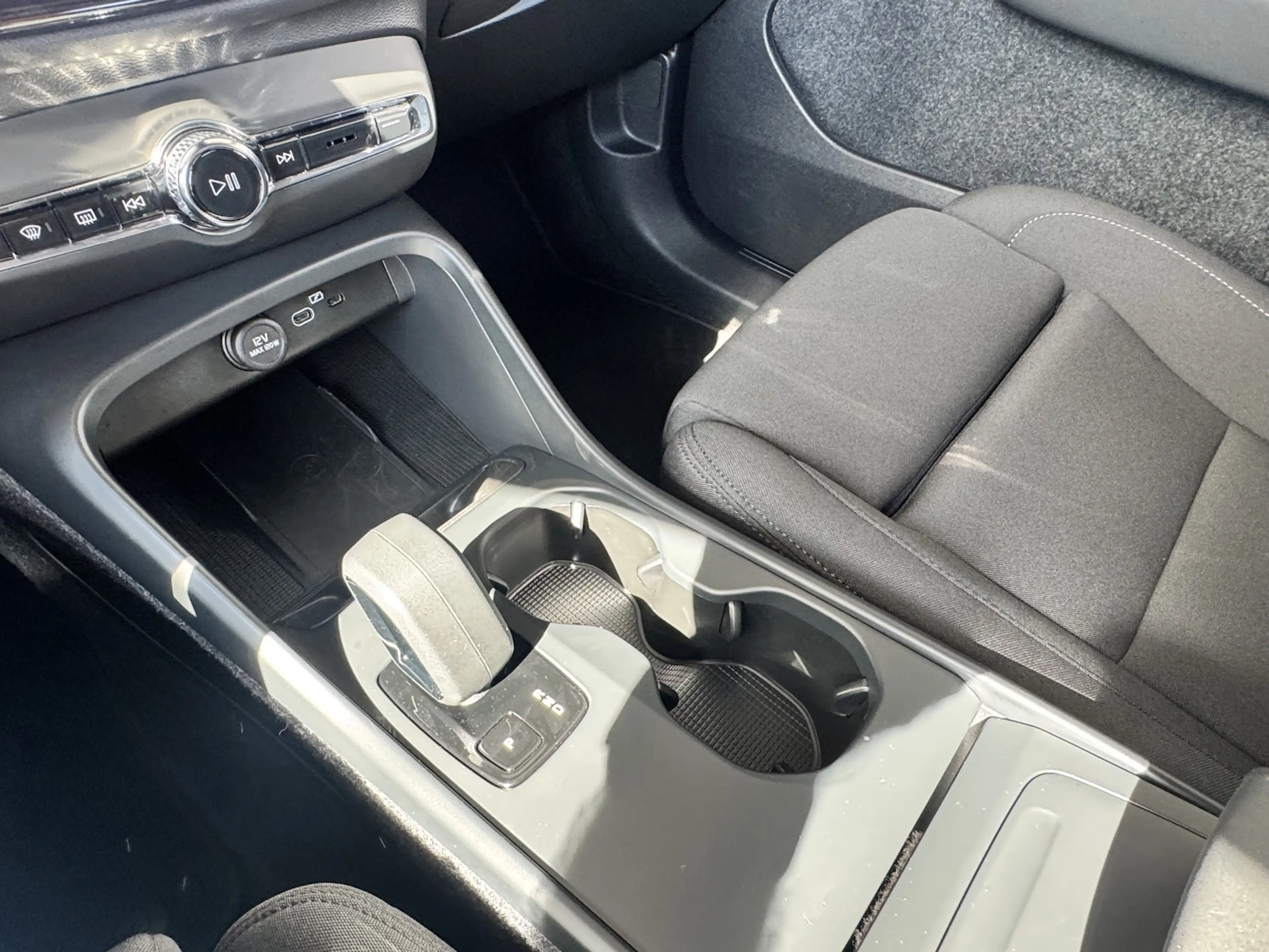 Volvo EX40 AWD*Plus*Black Edition*NP 68830*82kWh*AHK — photo 11