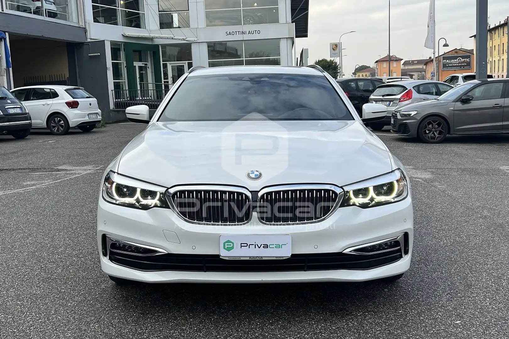 BMW 520 520d aut. Touring Luxury Bianco - 2