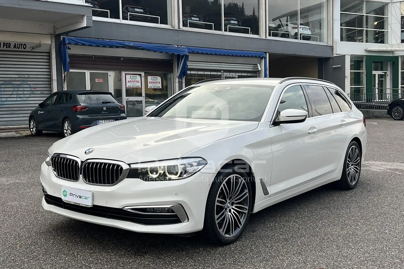 BMW 520 520d aut. Touring Luxury Bianco - 1