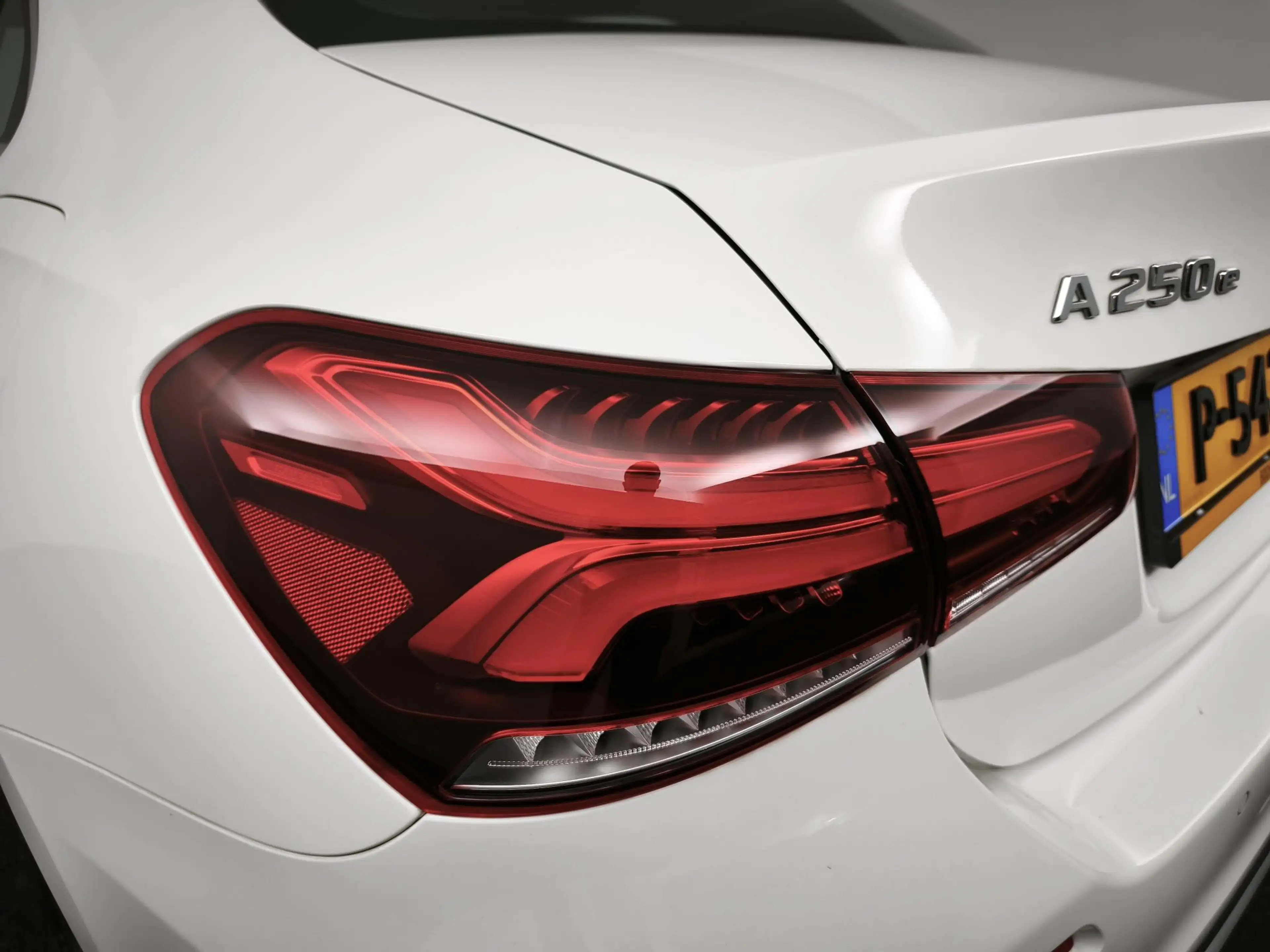 Mercedes-Benz A 250 e Luxury Limited | Panoramadak | Stoelverwarming | — photo 41