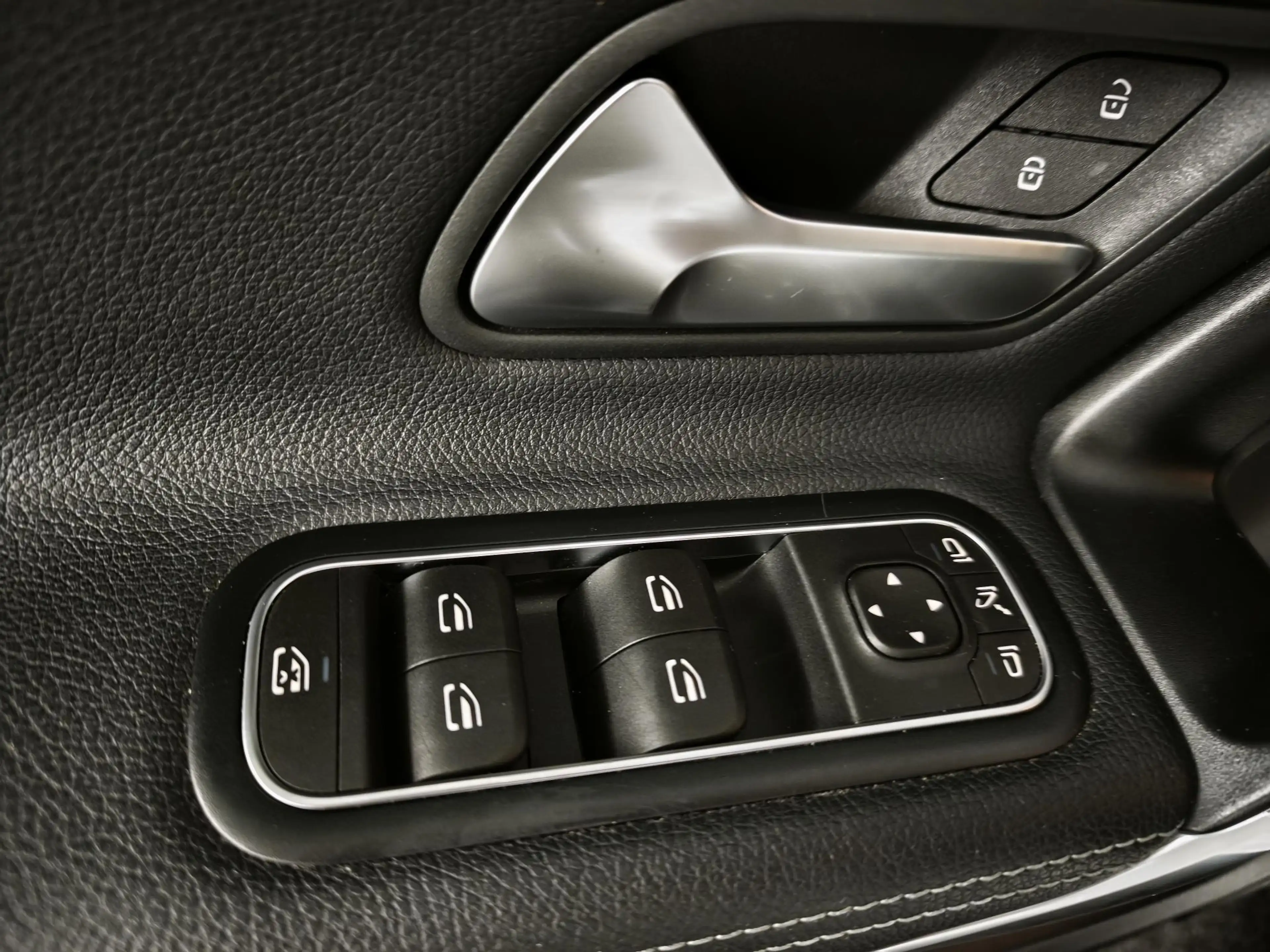 Mercedes-Benz A 250 e Luxury Limited | Panoramadak | Stoelverwarming | — photo 20