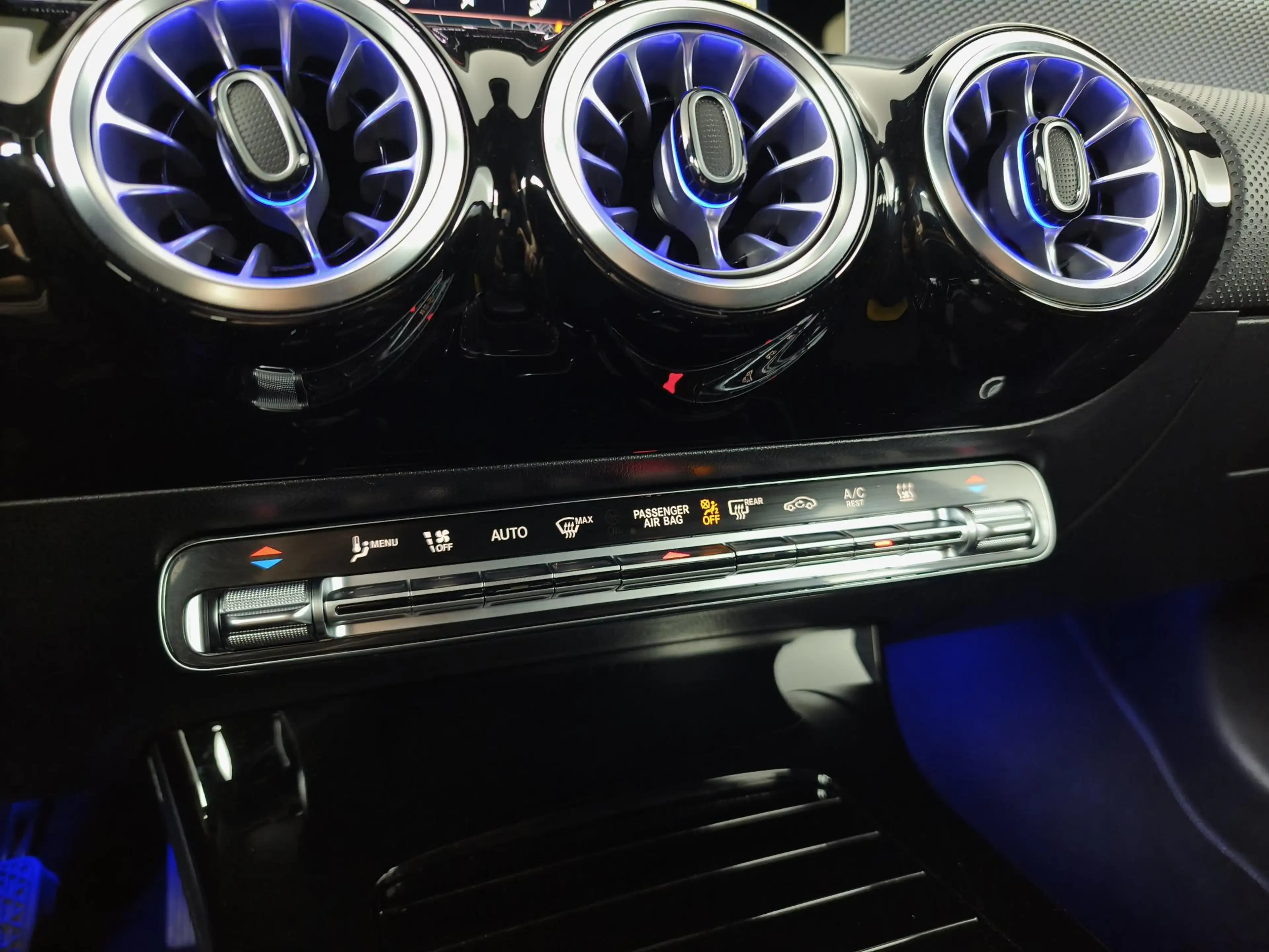 Mercedes-Benz A 250 e Luxury Limited | Panoramadak | Stoelverwarming | — photo 13