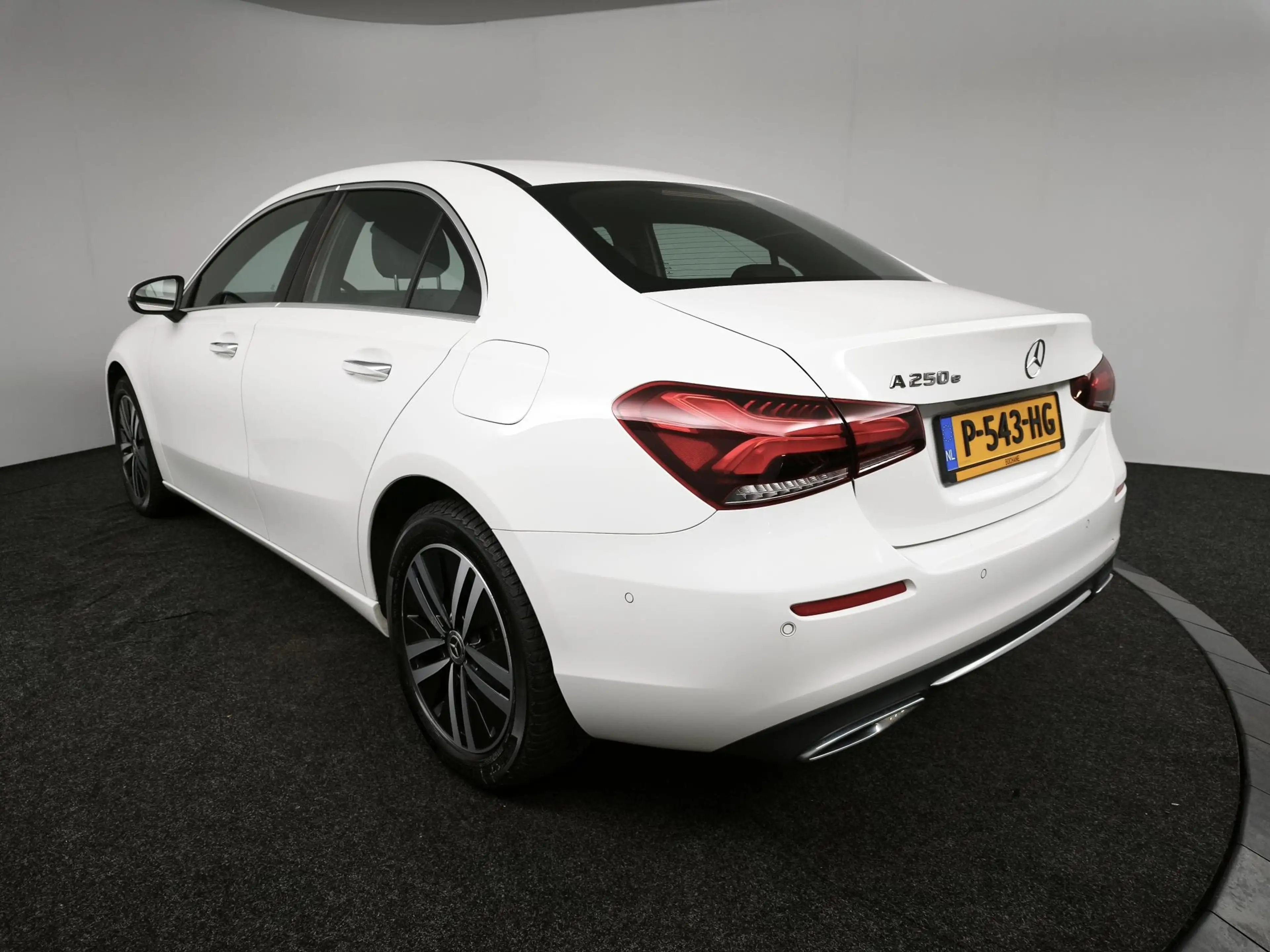 Mercedes-Benz A 250 e Luxury Limited | Panoramadak | Stoelverwarming | — photo 6