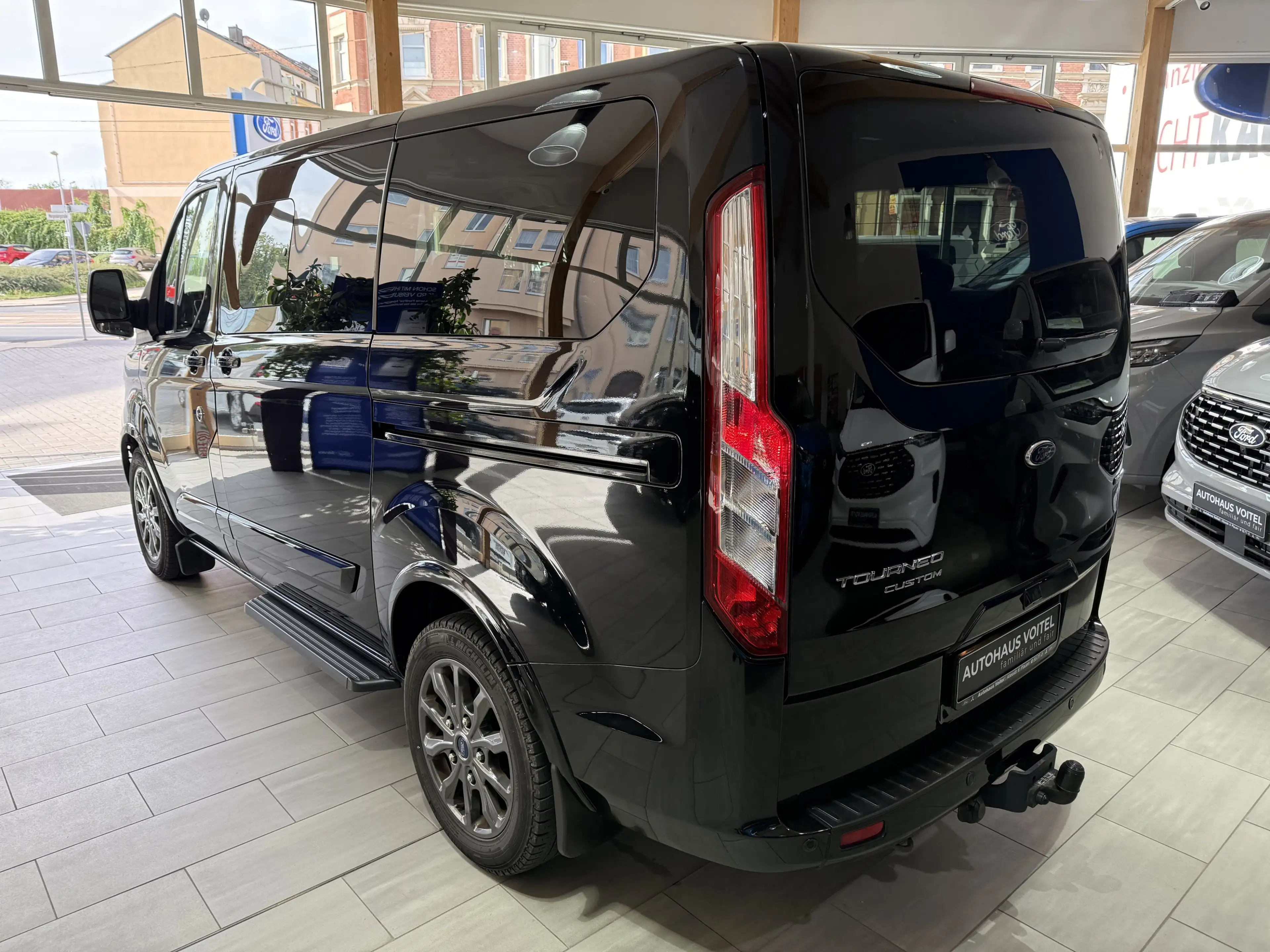 Ford Tourneo Custom Titanium L1 Bi-Xenon / AHK / Leder — photo 7