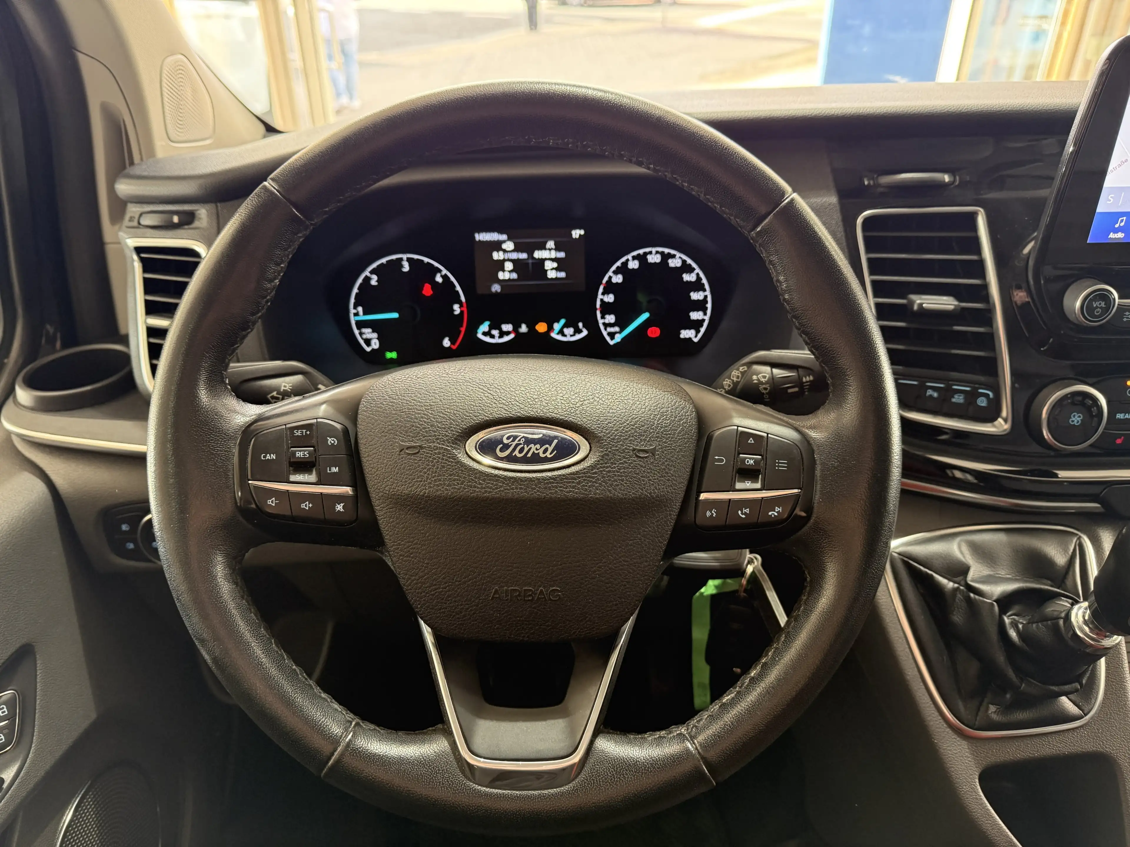 Ford Tourneo Custom Titanium L1 Bi-Xenon / AHK / Leder — photo 11