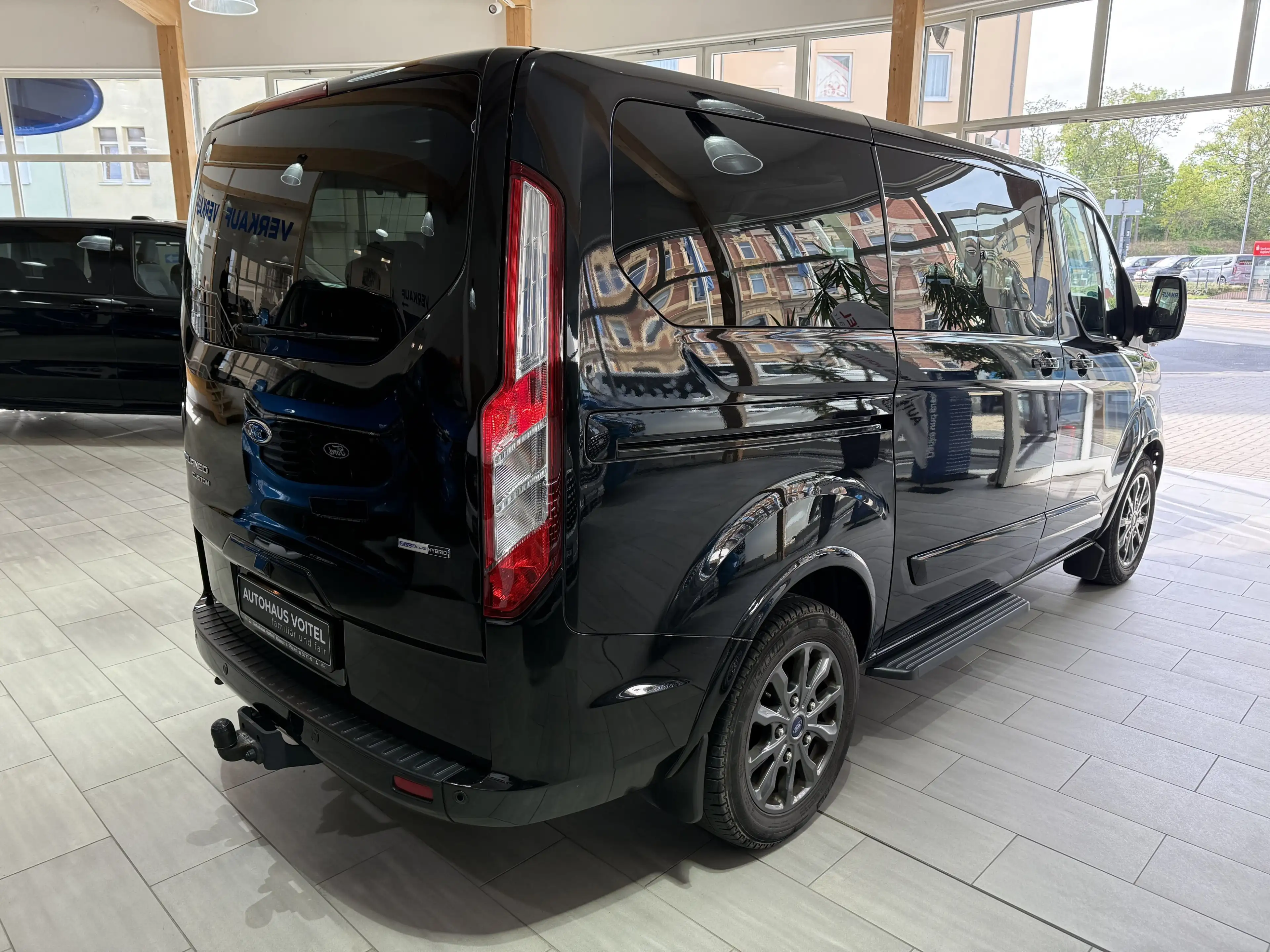 Ford Tourneo Custom Titanium L1 Bi-Xenon / AHK / Leder — photo 5