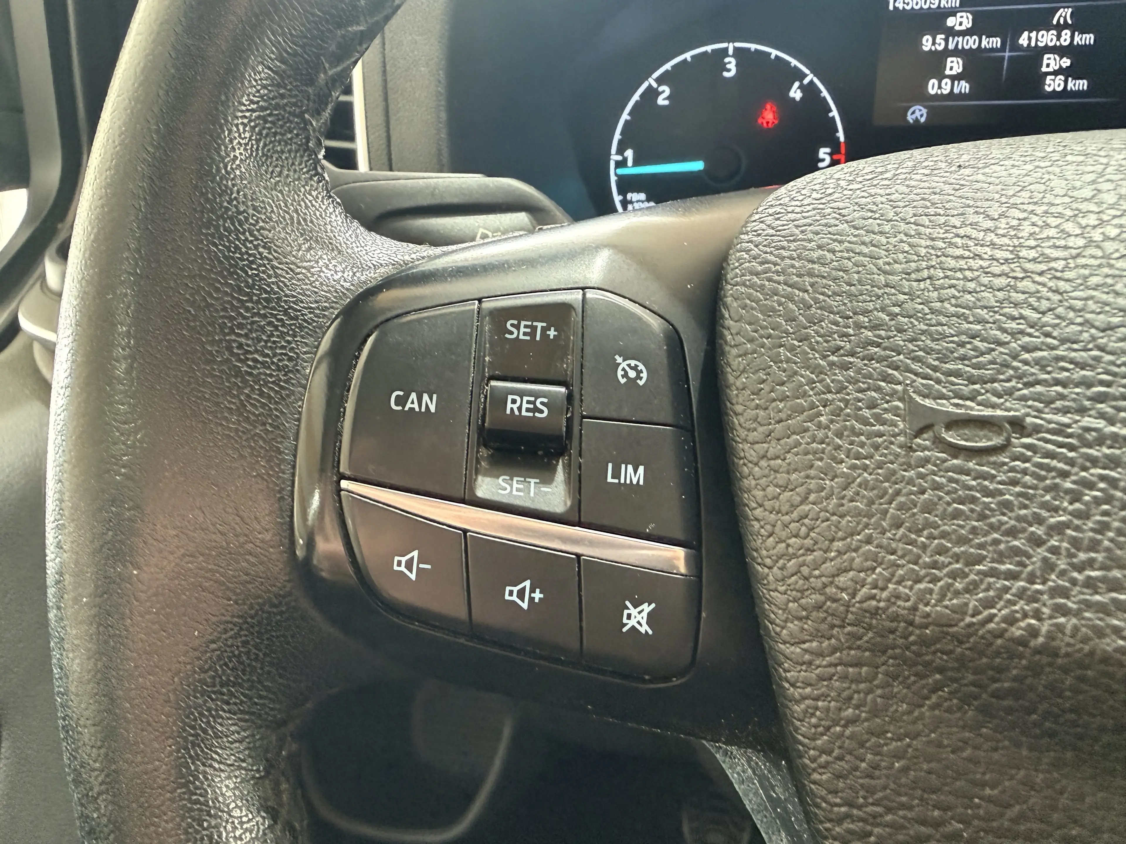 Ford Tourneo Custom Titanium L1 Bi-Xenon / AHK / Leder — photo 12
