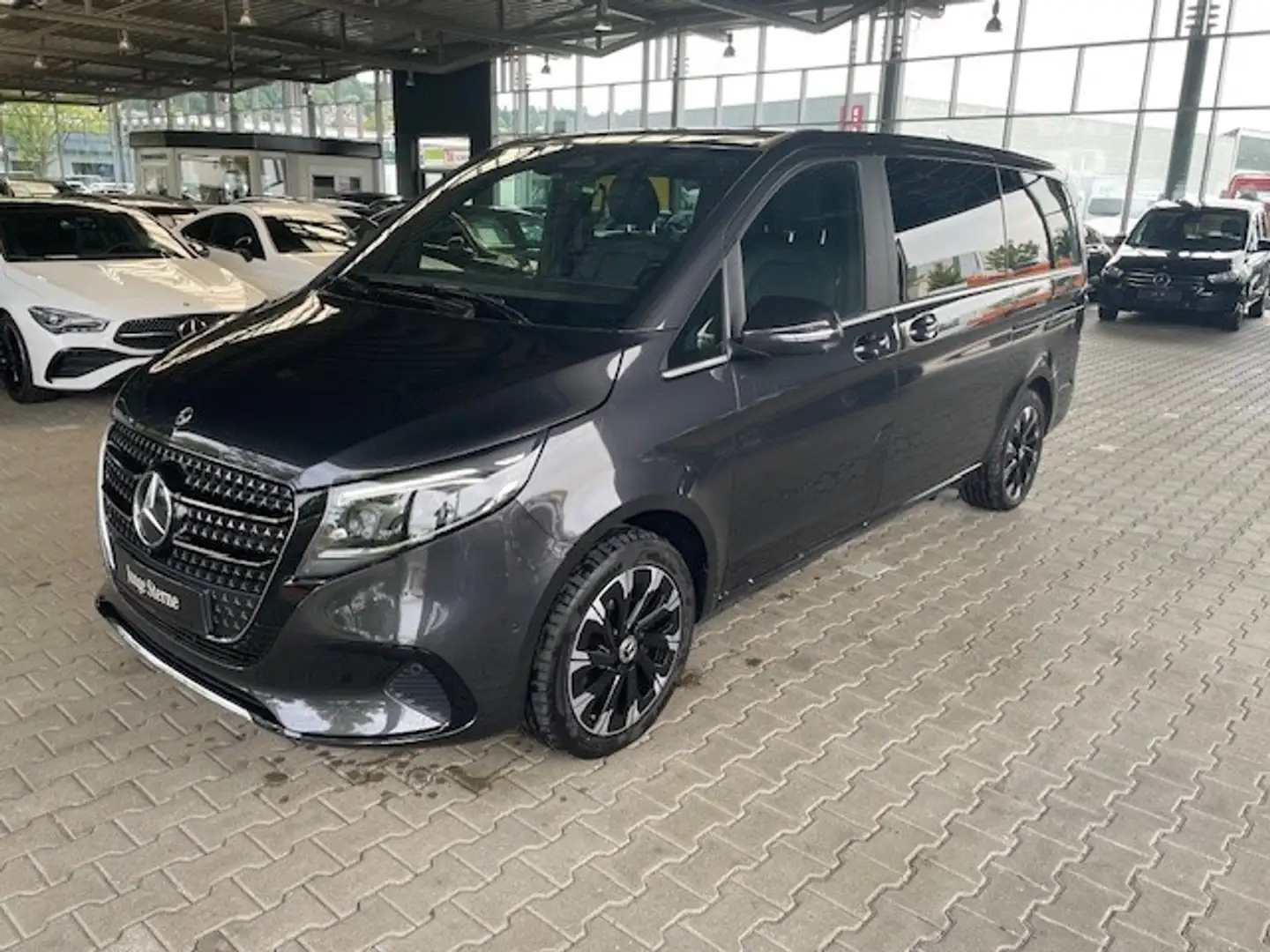 Mercedes-Benz V 250 d AVANTGARDE/MBUX/360°/DISTRONIC/STANDHZG./TISCH Grijs - 2