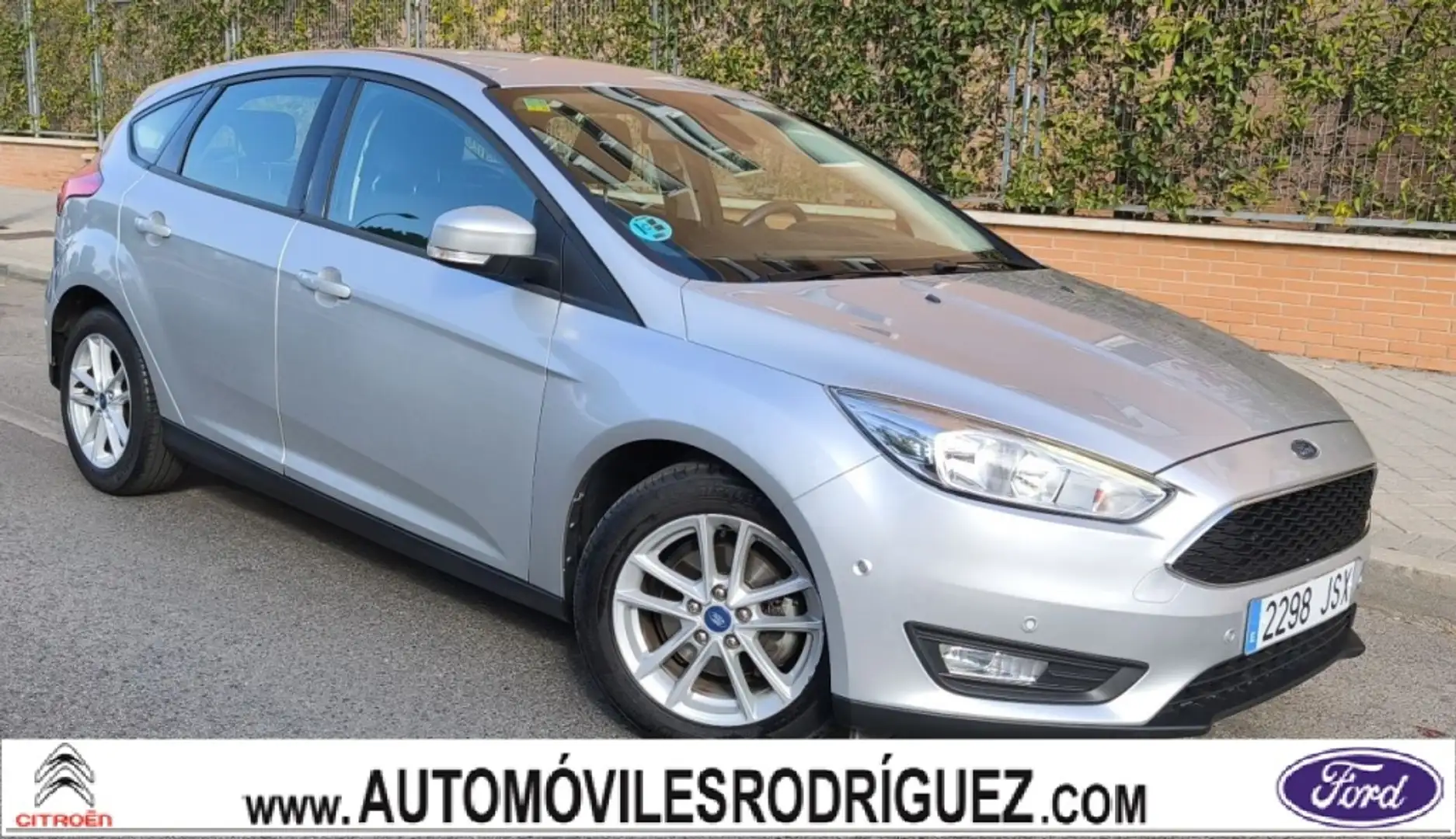 Ford Focus 1.0 Ecoboost Auto-S&S Trend+ 125 Silber - 1