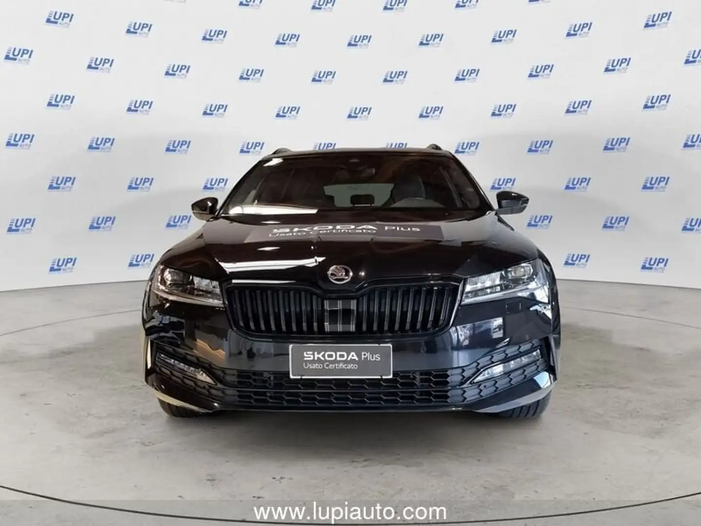 Skoda Superb 2.0 tdi Sportline 150cv Чорний - 2