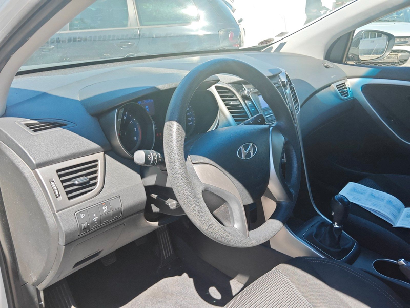 Hyundai i30 blue 5türig — photo 6