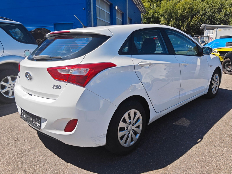 Hyundai i30 blue 5türig — photo 3