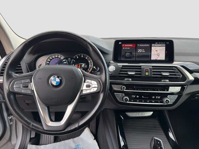 BMW X3 xDrive 20 i xLine — photo 10