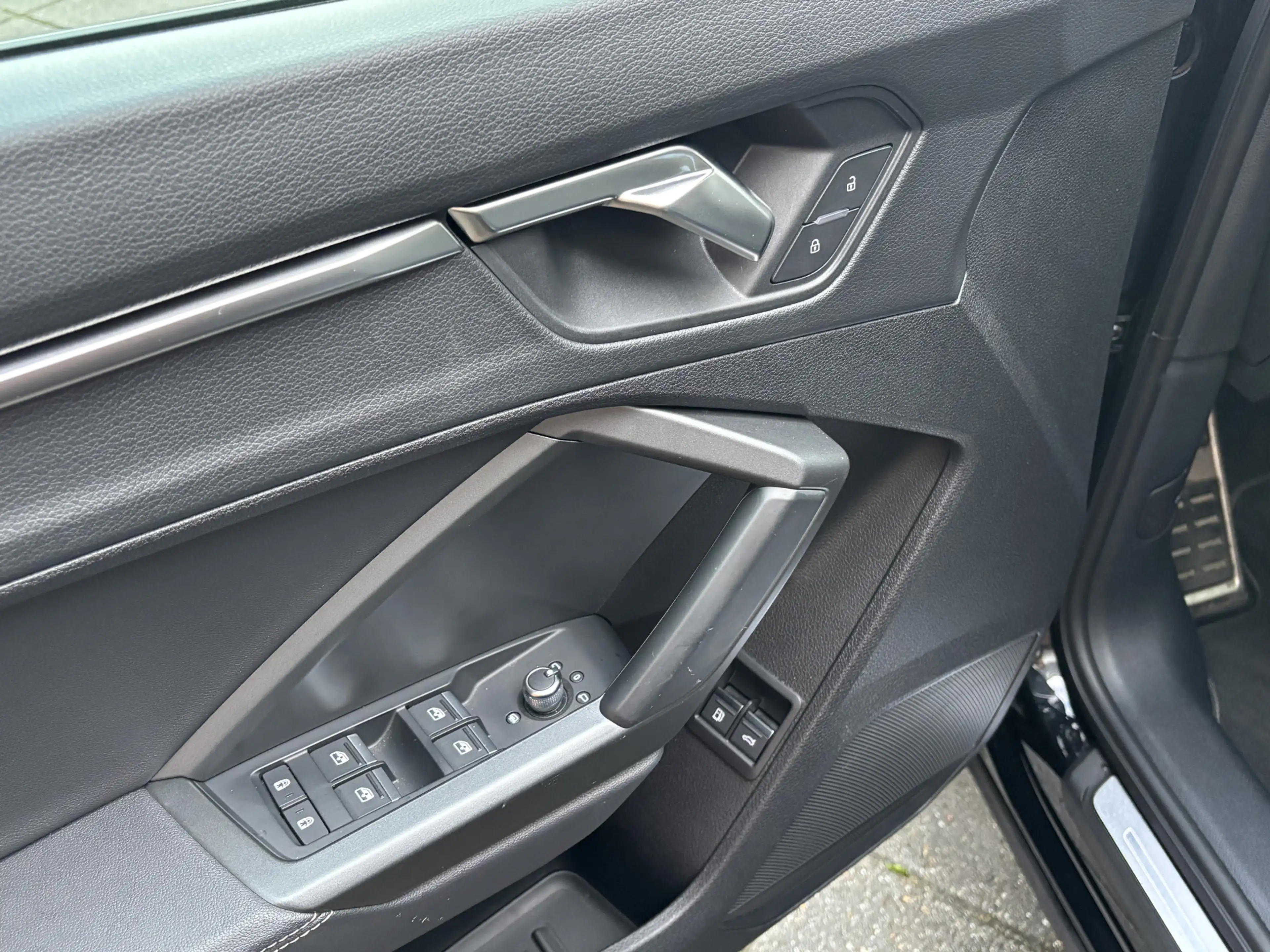 Audi Q3 Sportback 45 TFSI e S Edition — photo 9