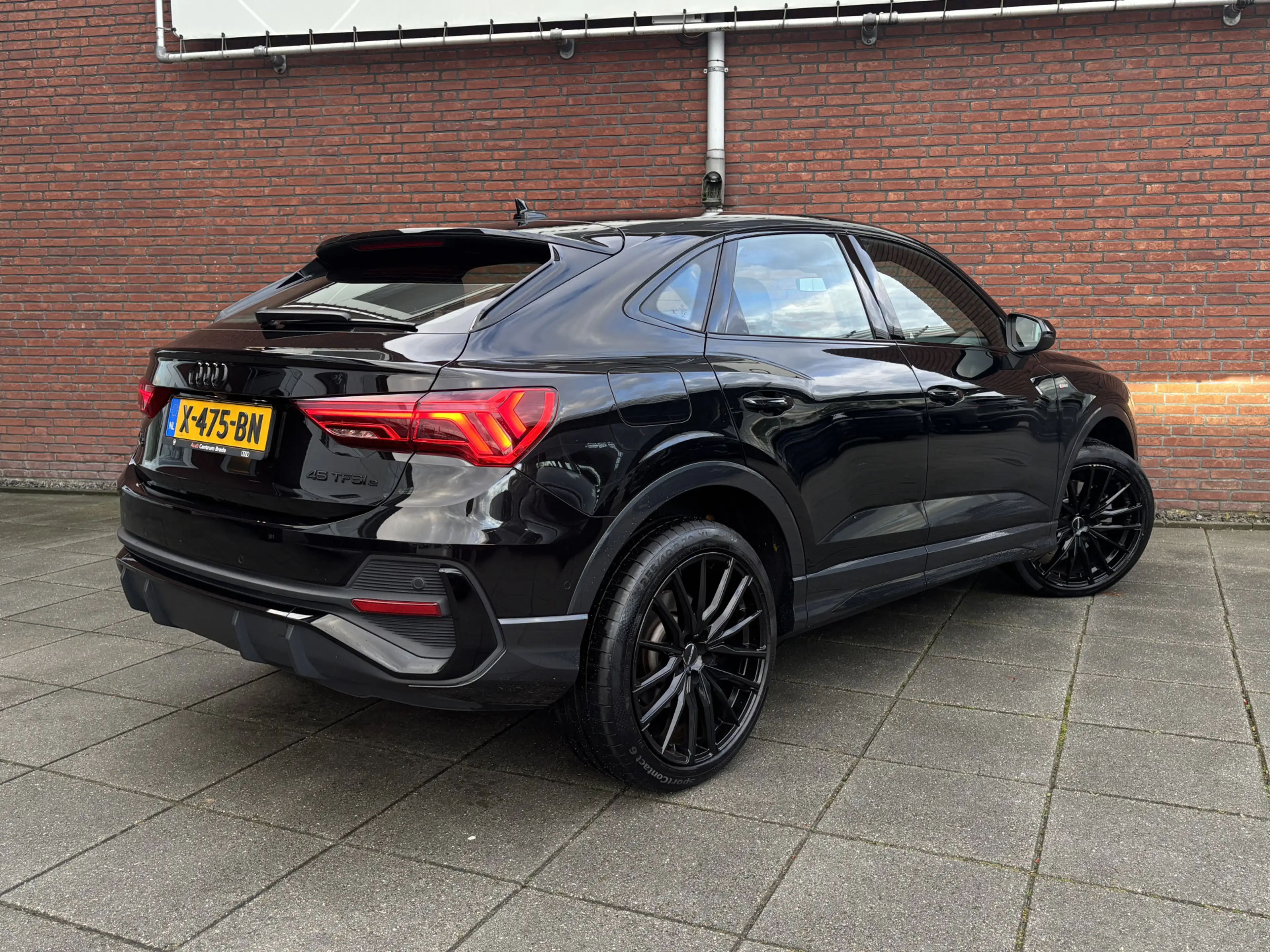 Audi Q3 Sportback 45 TFSI e S Edition — photo 4