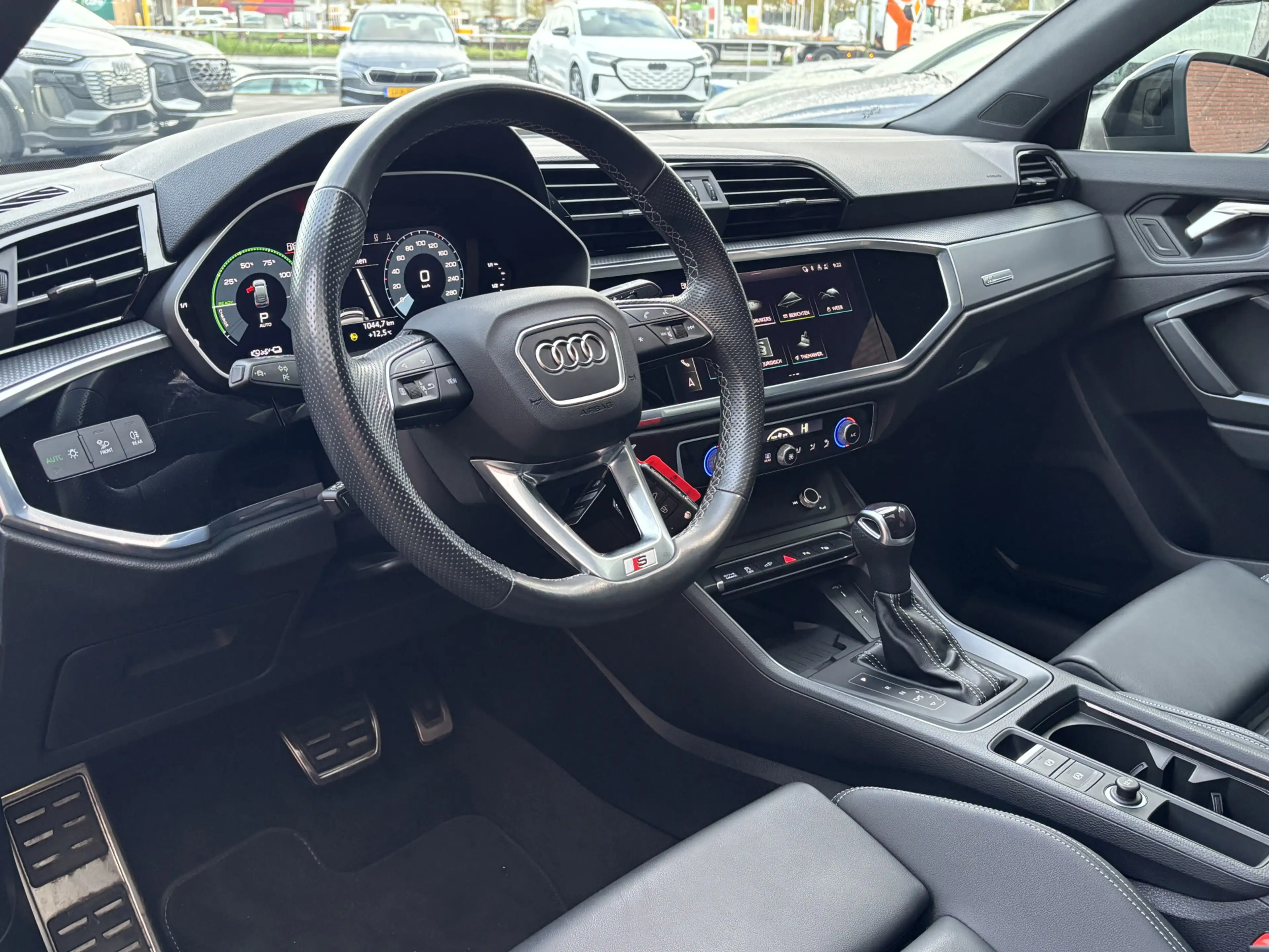 Audi Q3 Sportback 45 TFSI e S Edition — photo 10