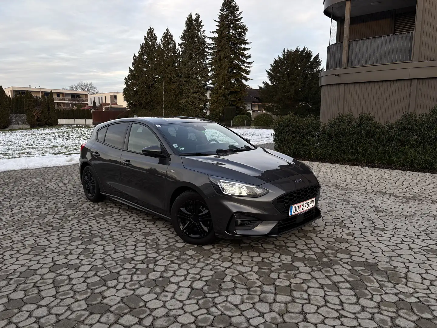 Ford Focus Focus 1,0 EcoBoost Hybrid ST-Line ST-Line Grau - 1