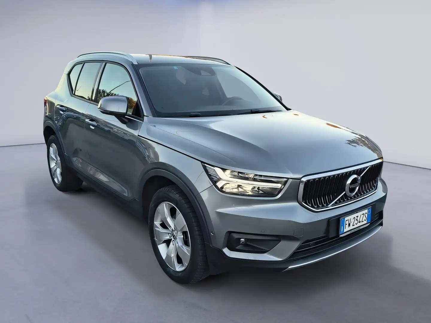 Volvo XC40 D3 2.0 Momentum 150 CV Blu/Azzurro - 1