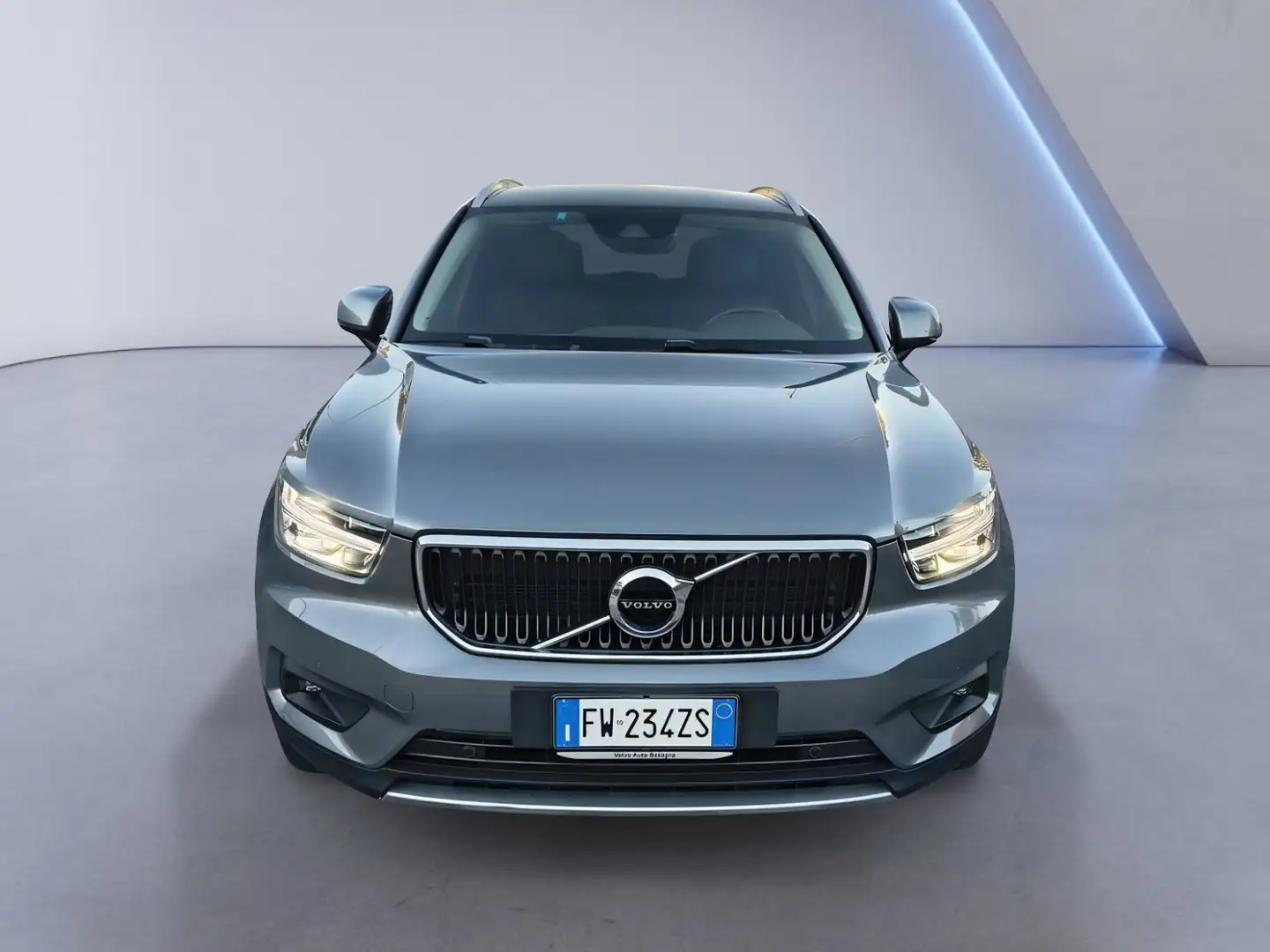 Volvo XC40 D3 2.0 Momentum 150 CV Blu/Azzurro - 2