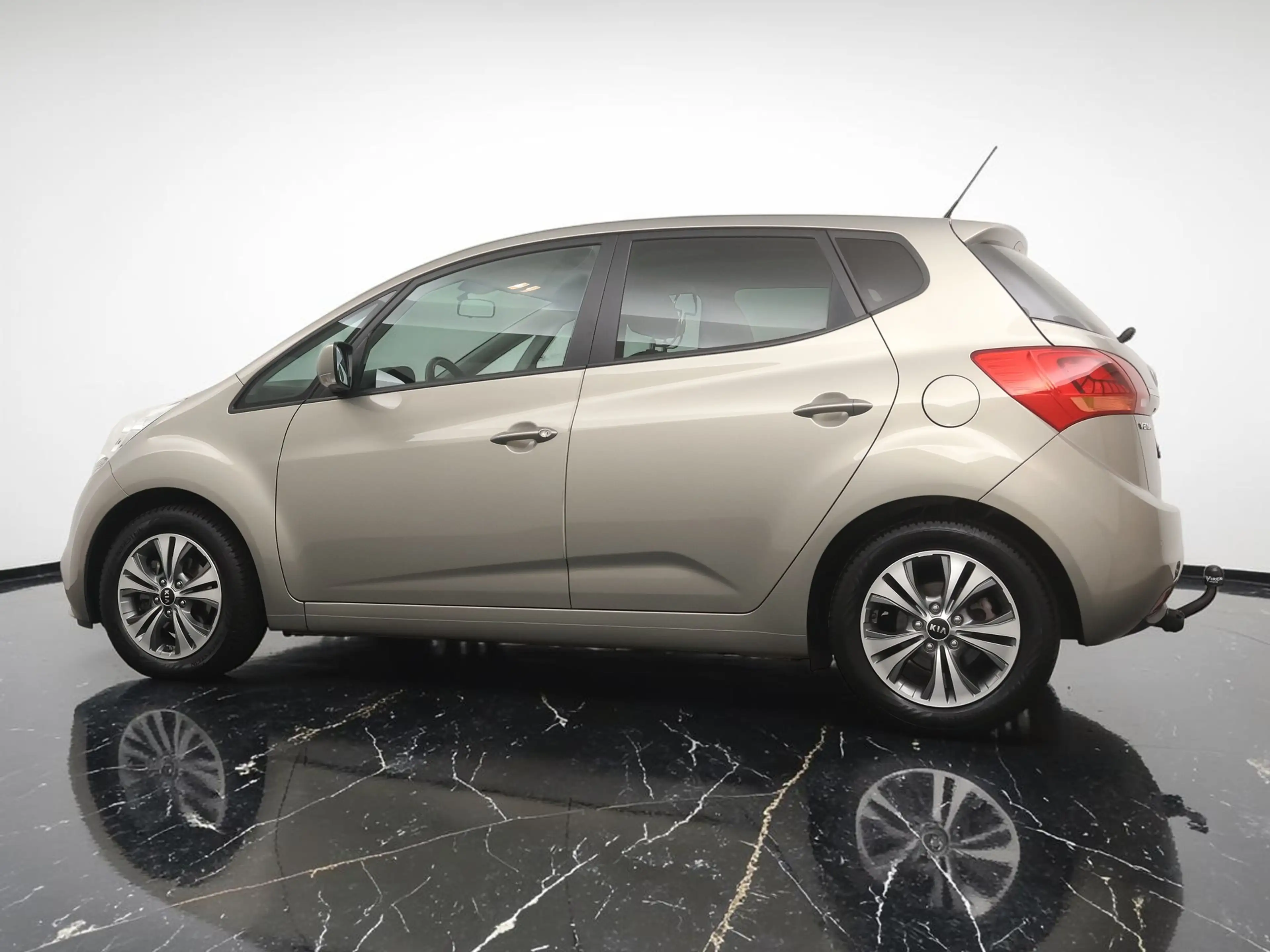 Kia Venga 1.4 CVVT Summer Edition - Navigatie - Camera - Ele — photo 6